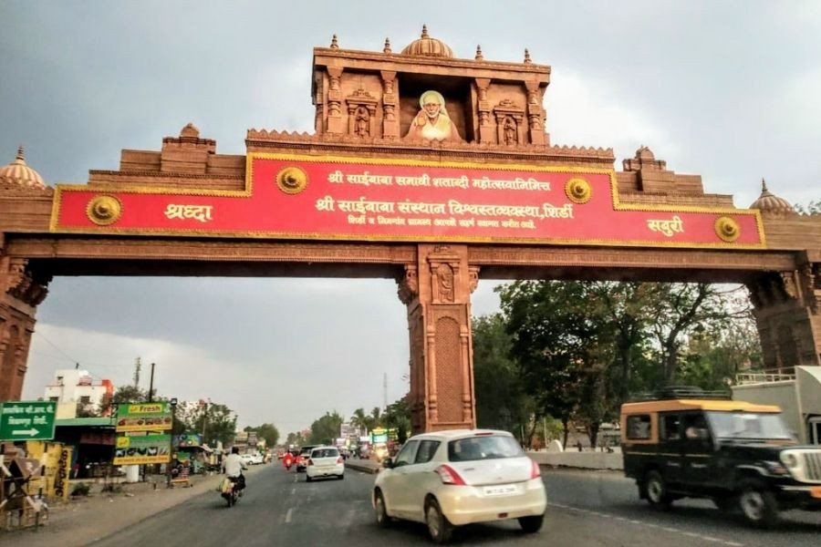 Pune Airport To Shirdi Cab